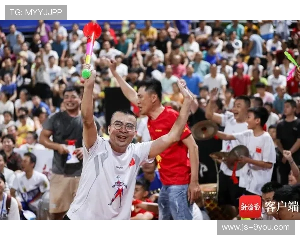 球迷狂欢：主场氛围引爆全场的精彩瞬间，球迷活动