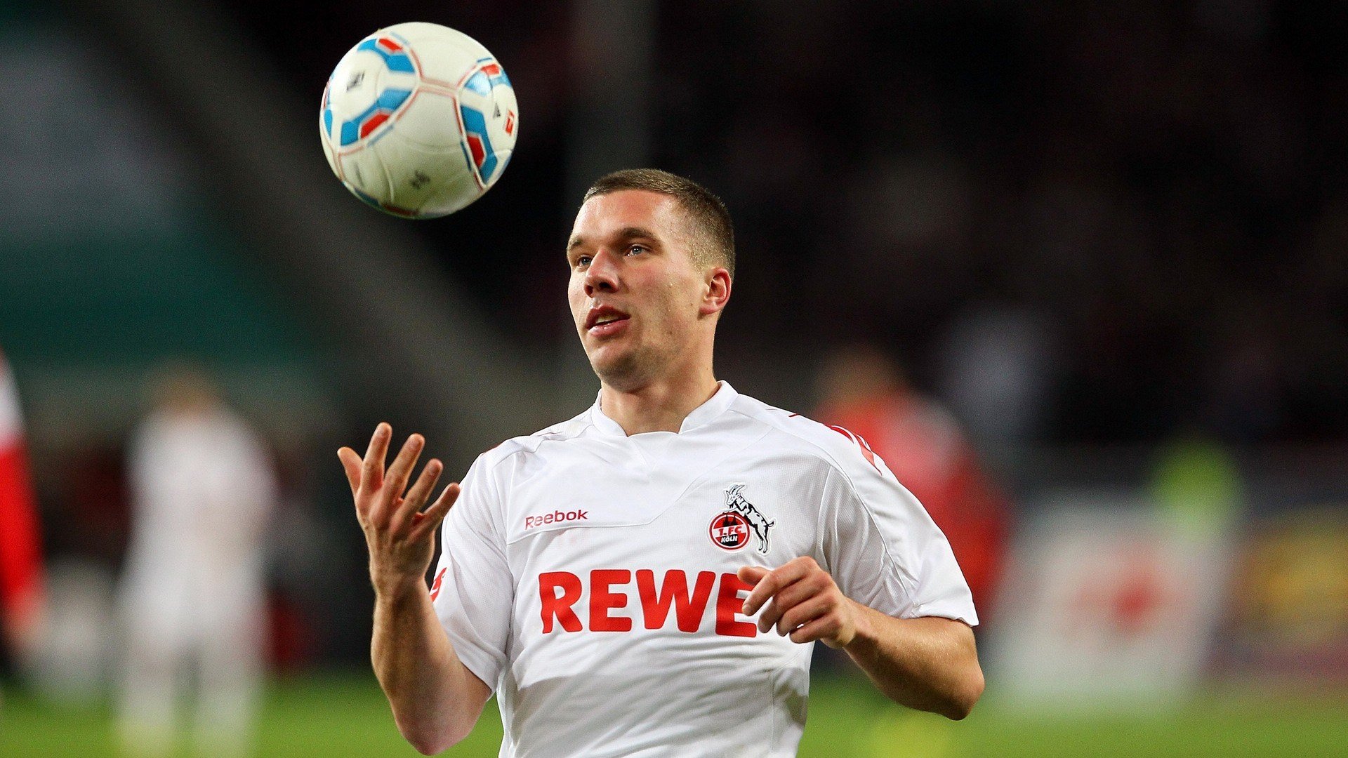 切尔西球员身体对抗胜出,赢得比赛主动权,切尔西对手