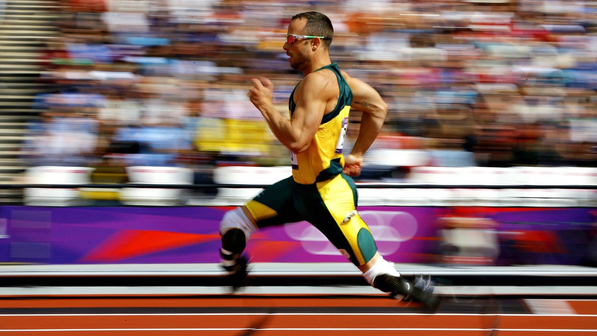 奥尔韦拉决赛冲线瞬间引爆全场,奥尔伟业